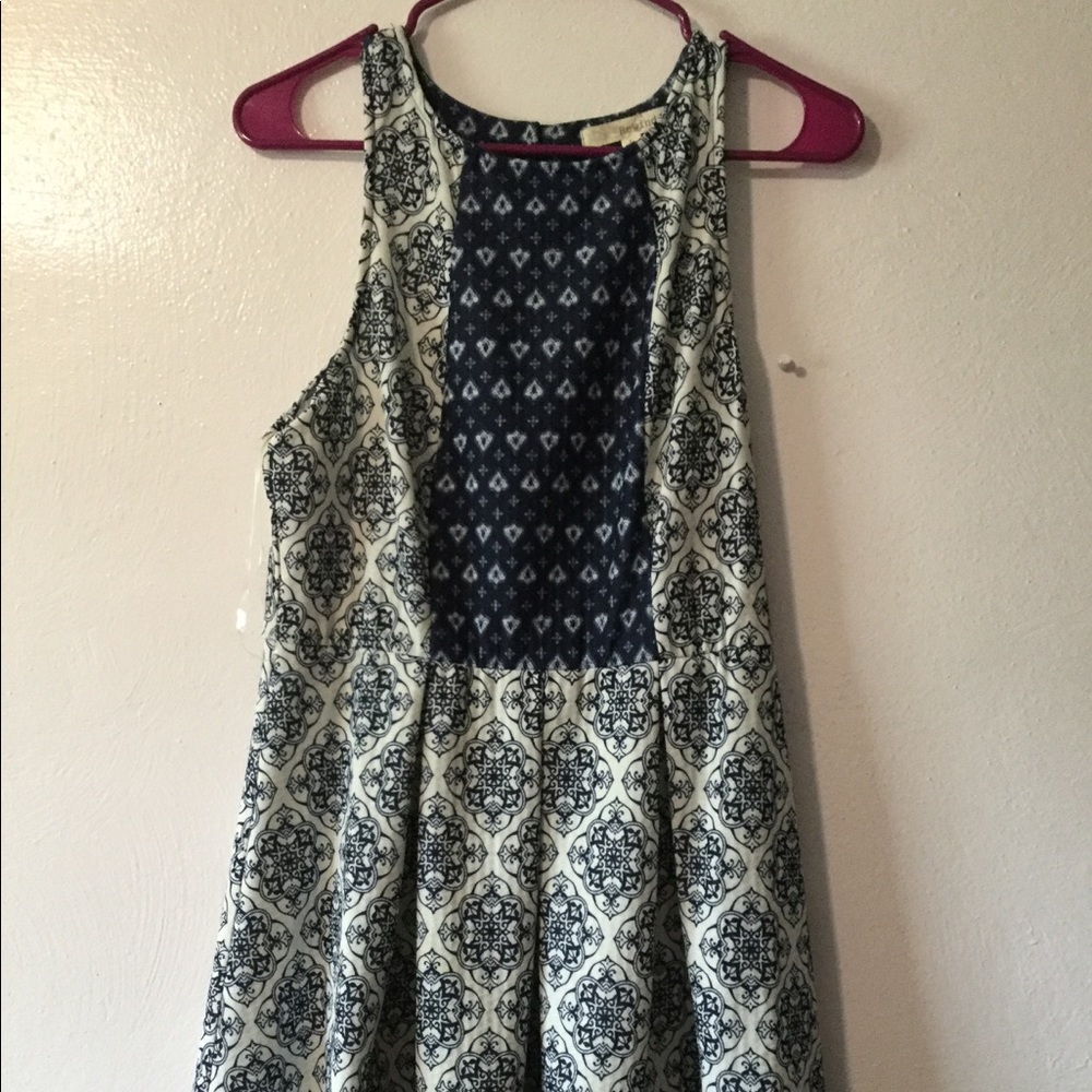Blue White Pattern Keyhole Back L